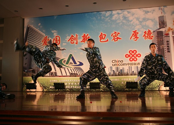 中秋晚会演出_青岛汇安卫士安保效劳有限公司