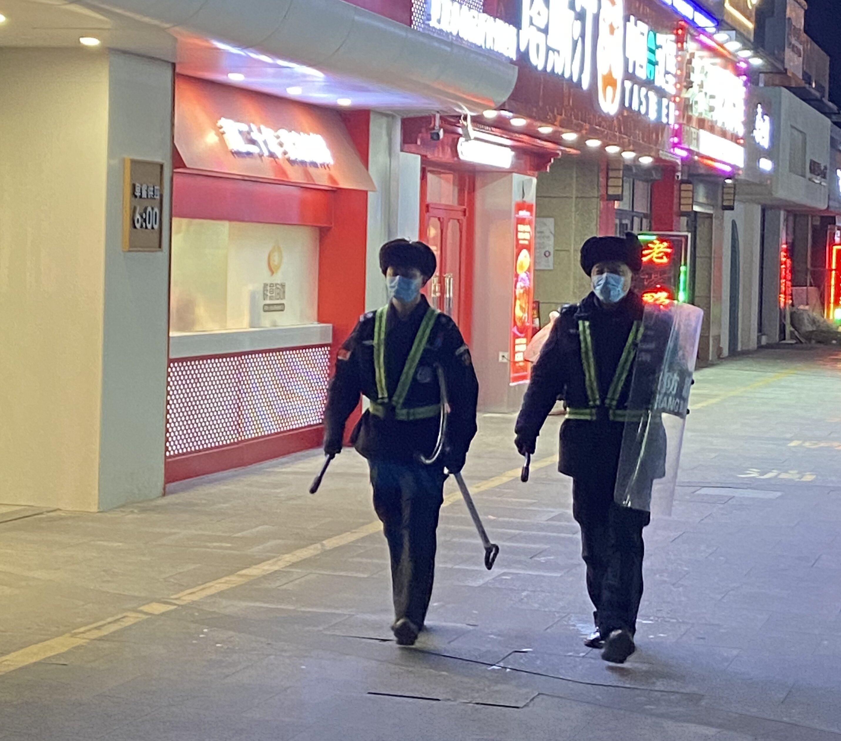 万和城项目安保武装巡逻_青岛汇安卫士安保效劳有限公司